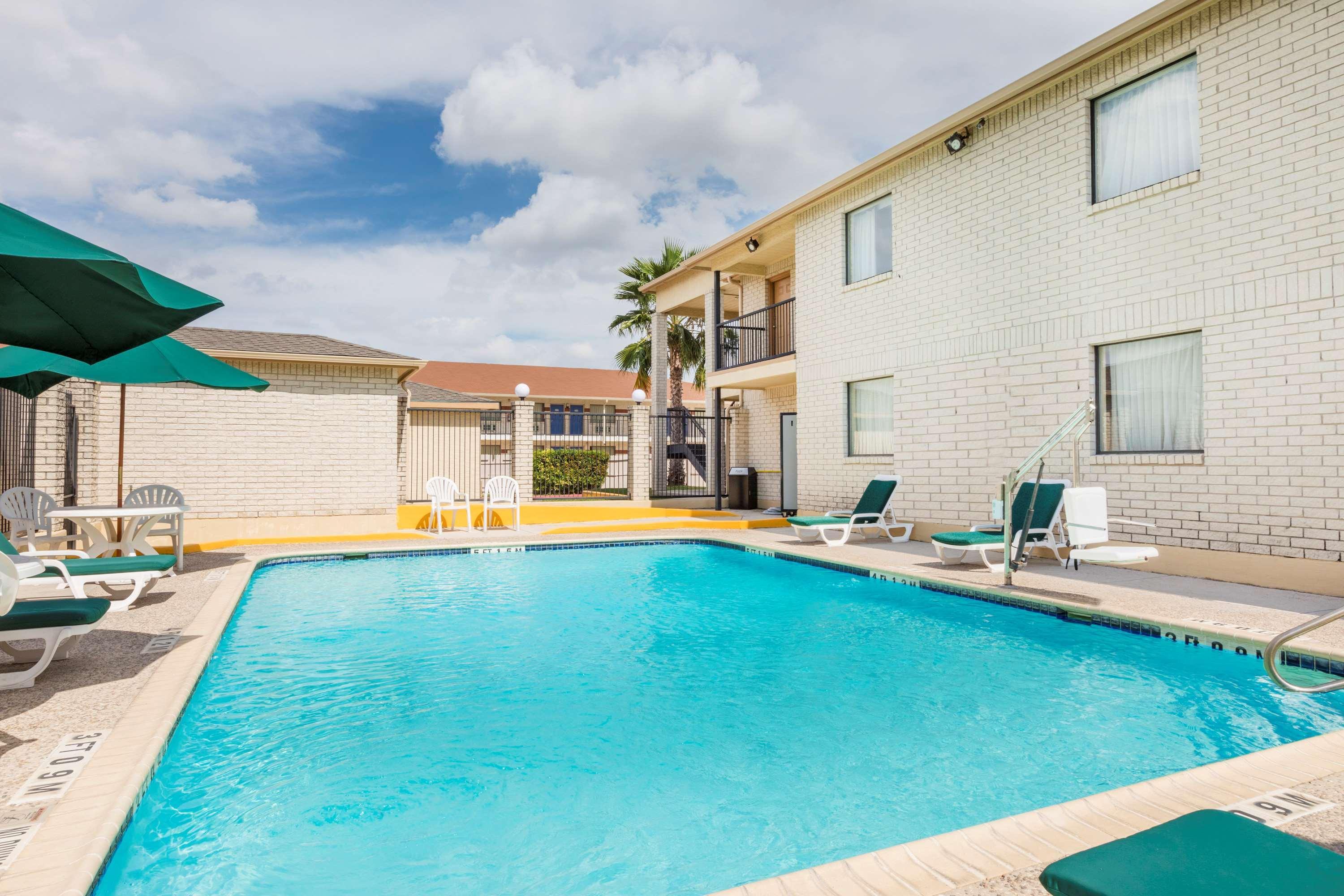 Мотель Super 8 By Wyndham San Antonio At I-10 Экстерьер фото